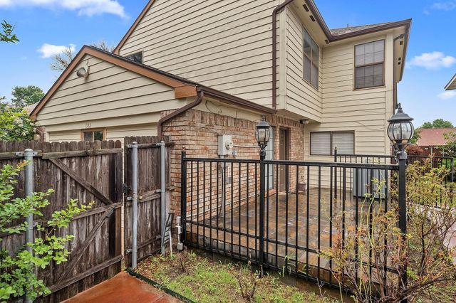1922 Pinecrest Drive, Carrollton, TX 75010