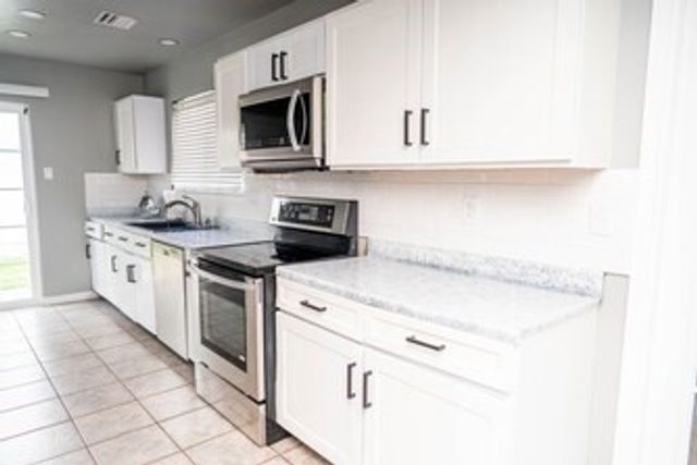 1922 Pinecrest Drive, Carrollton, TX 75010