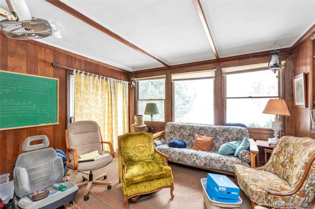 27 Deepdale Parkway, Roslyn Heights, NY 11577