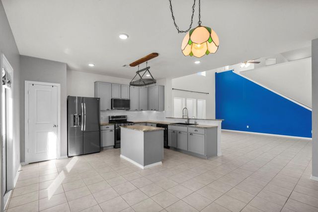 7318 Parkview Drive, Hitchcock, TX 77563