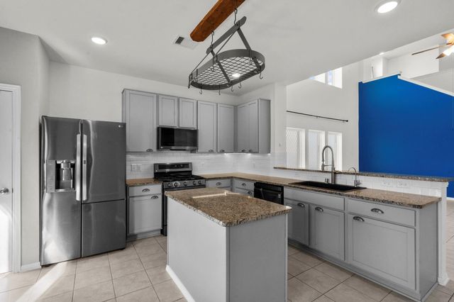 7318 Parkview Drive, Hitchcock, TX 77563