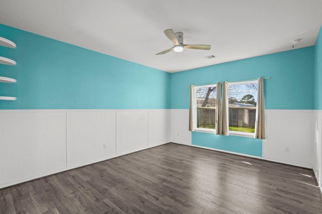 7318 Parkview Drive, Hitchcock, TX 77563