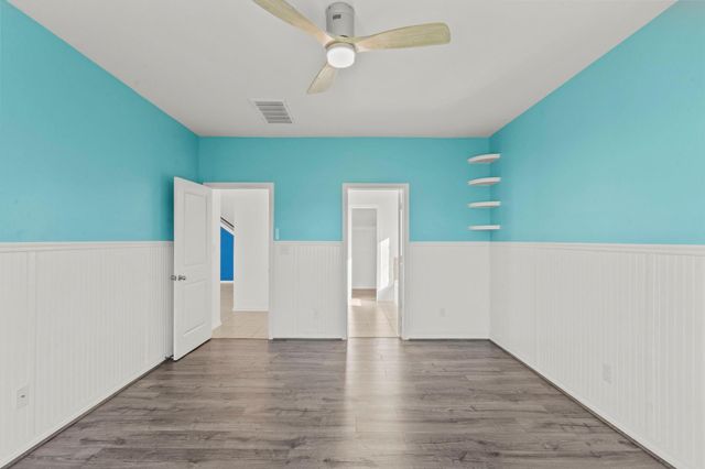 7318 Parkview Drive, Hitchcock, TX 77563