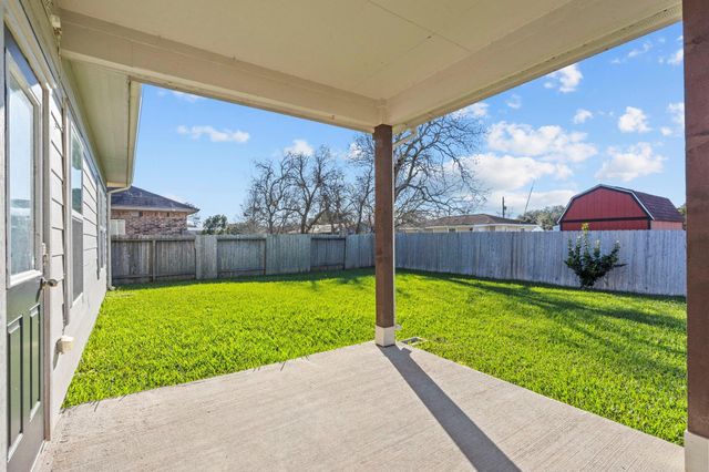 7318 Parkview Drive, Hitchcock, TX 77563