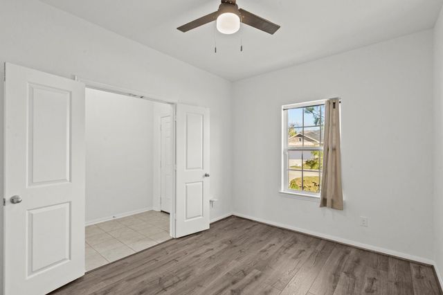 7318 Parkview Drive, Hitchcock, TX 77563