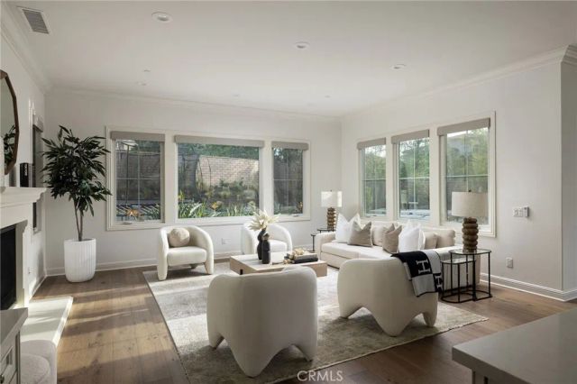 114 Great Oak, Irvine, CA 92602