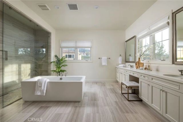 114 Great Oak, Irvine, CA 92602