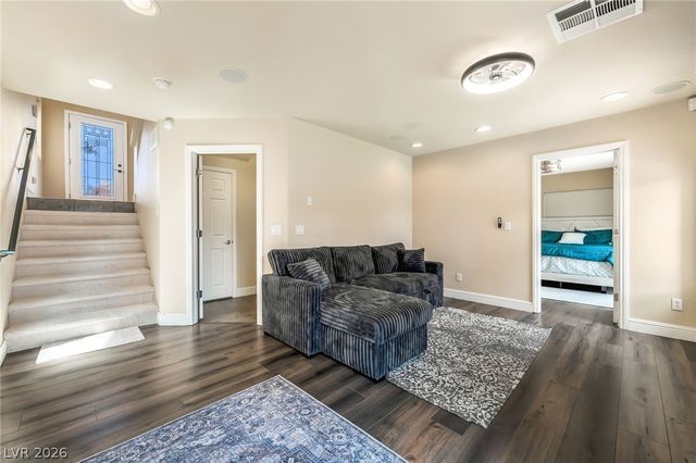 6877 Philharmonic Avenue, Las Vegas, NV 89139