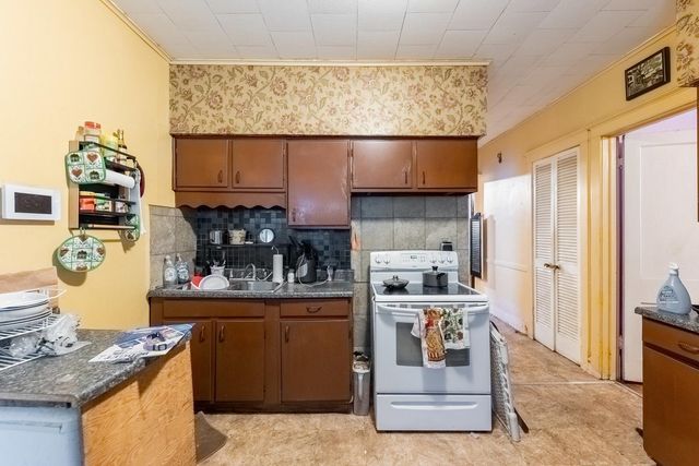 11849 S Wentworth Avenue, Chicago, IL 60628