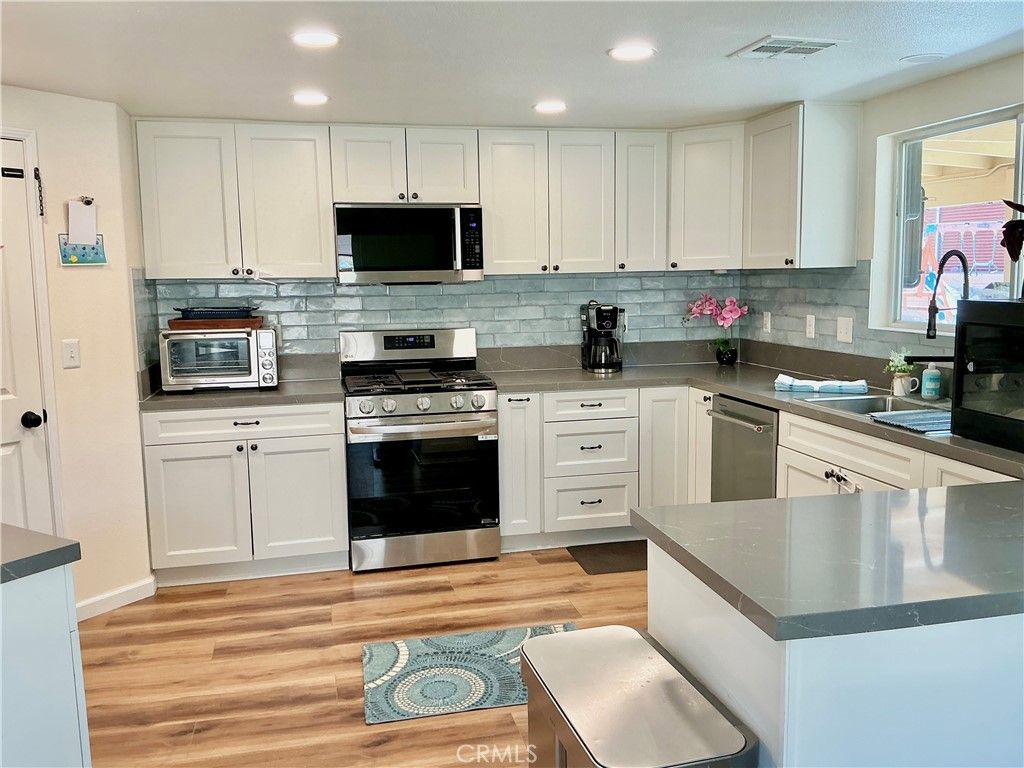 Image 12 of property listing at 58319 Mountain View, Yucca Valley, CA 92284