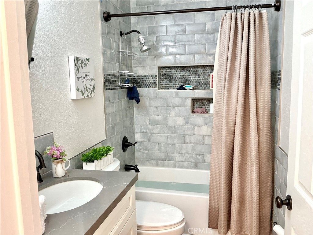 Image 20 of property listing at 58319 Mountain View, Yucca Valley, CA 92284