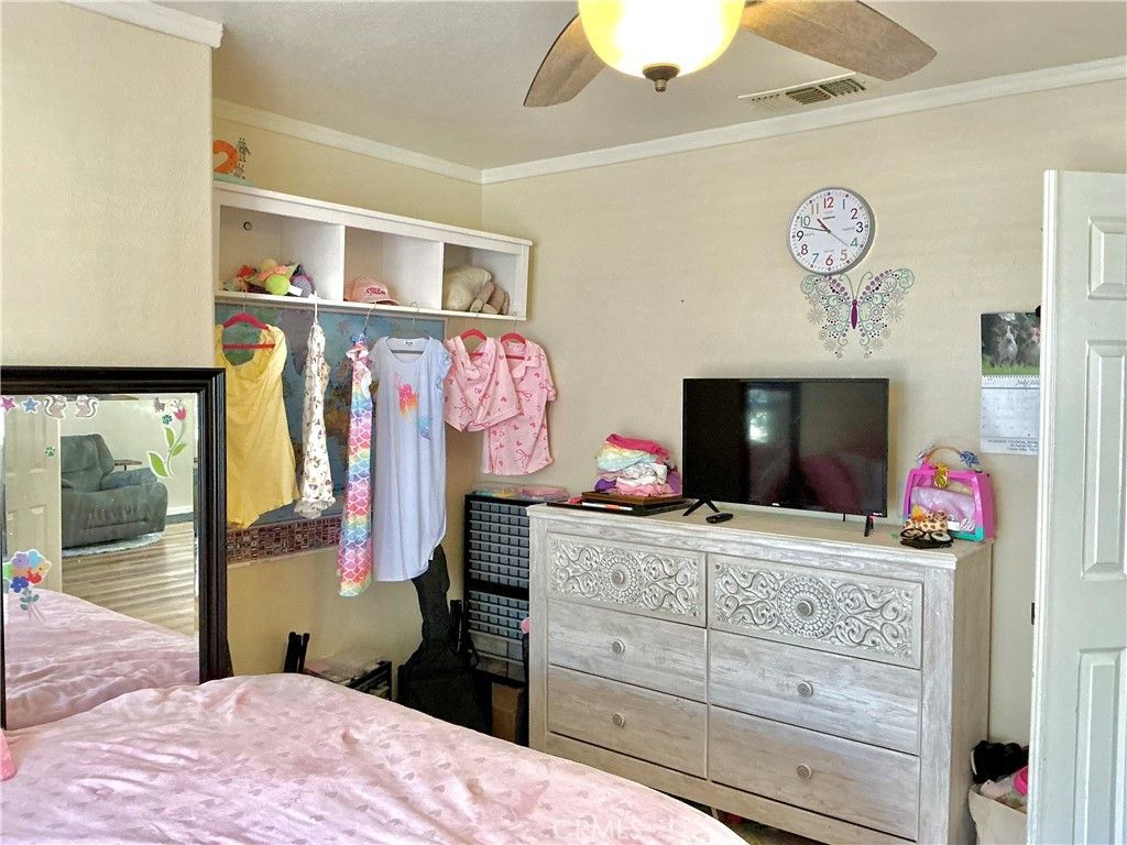 Image 8 of property listing at 58319 Mountain View, Yucca Valley, CA 92284