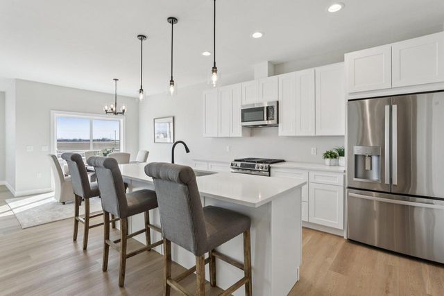 2415 Bluestem Crossing, Prairie Du Sac, WI 53578