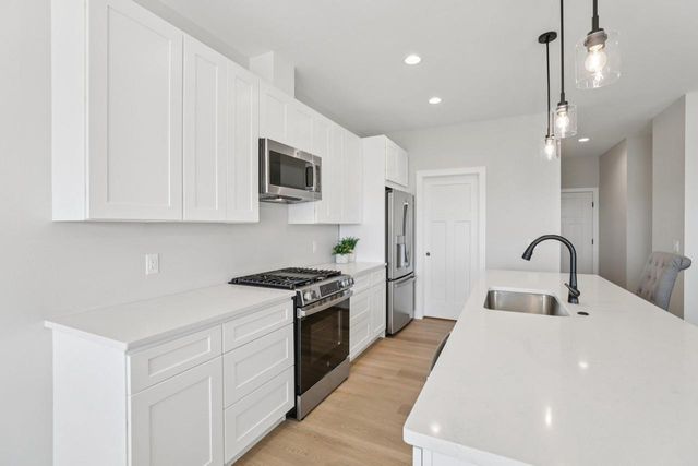 2415 Bluestem Crossing, Prairie Du Sac, WI 53578