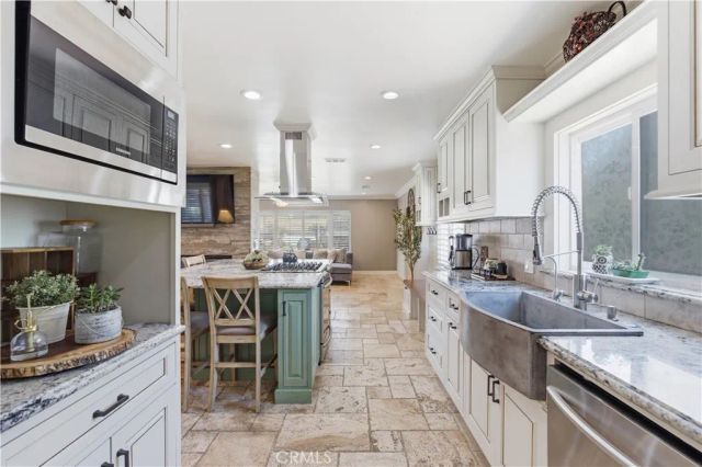 1524 E Old Badillo, Covina, CA 91724