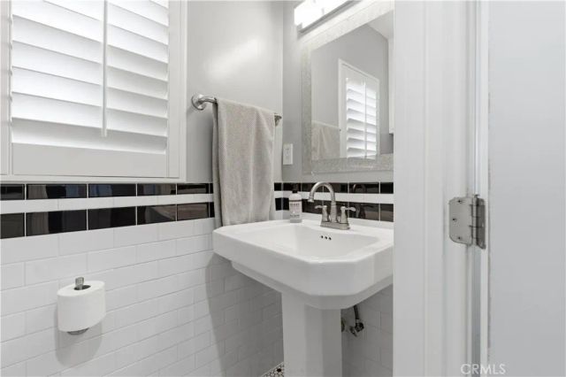 1524 E Old Badillo, Covina, CA 91724