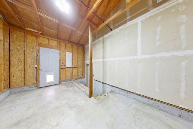 122 E Wynot Dr, Nine Mile Falls, WA 99026