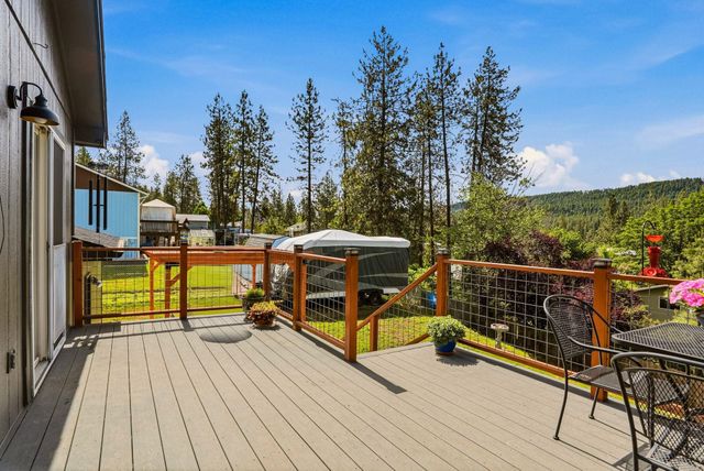 122 E Wynot Dr, Nine Mile Falls, WA 99026