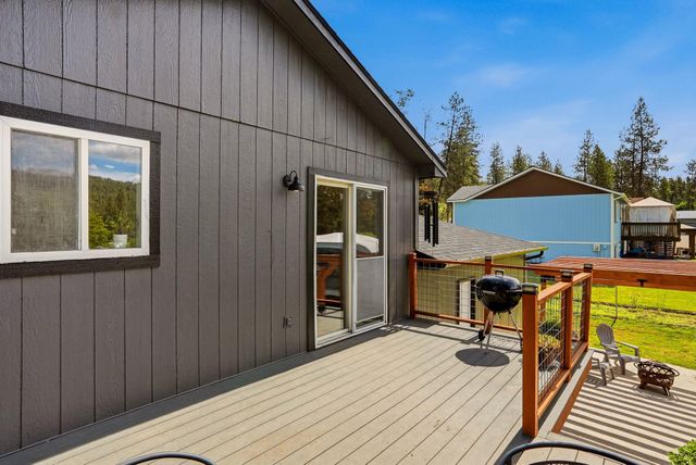 122 E Wynot Dr, Nine Mile Falls, WA 99026