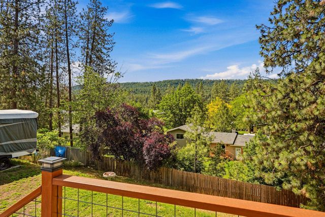 122 E Wynot Dr, Nine Mile Falls, WA 99026