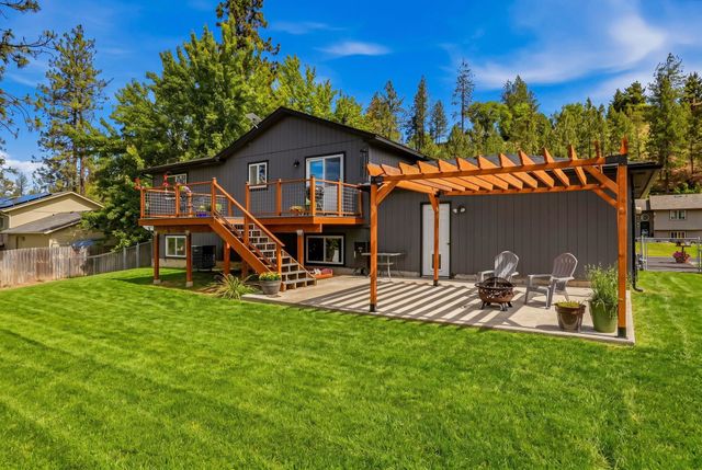 122 E Wynot Dr, Nine Mile Falls, WA 99026