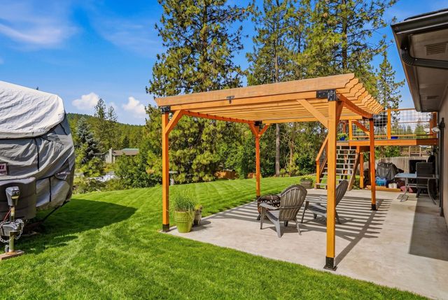 122 E Wynot Dr, Nine Mile Falls, WA 99026