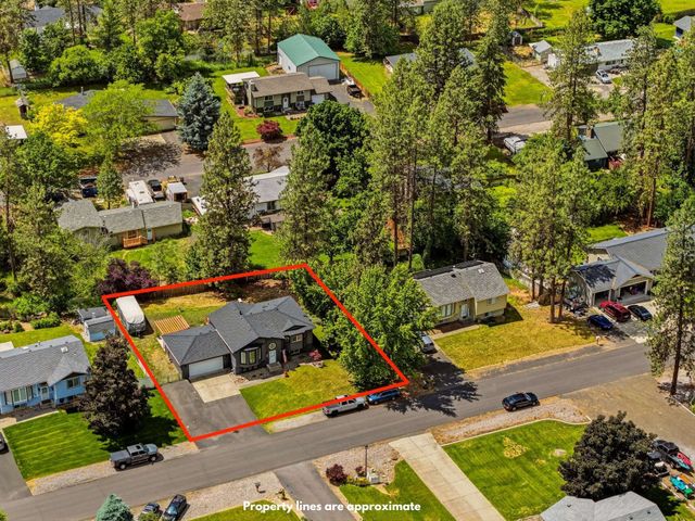 122 E Wynot Dr, Nine Mile Falls, WA 99026