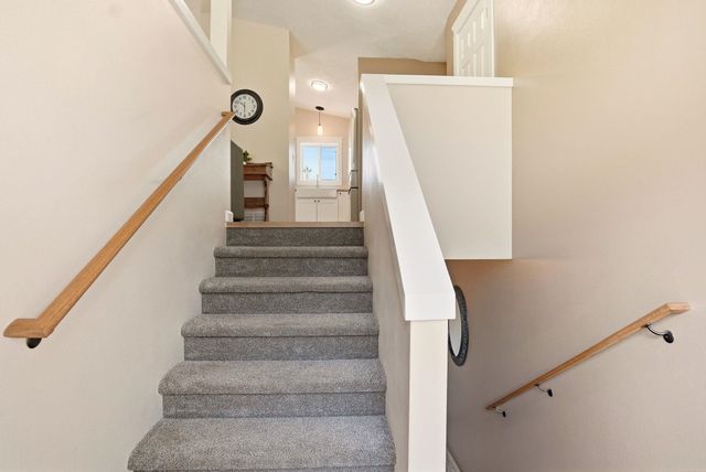 122 E Wynot Dr, Nine Mile Falls, WA 99026