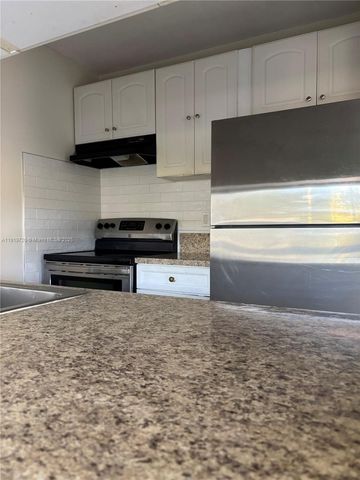 6031 N 10th Ave N 218, Green Acres, FL 33463