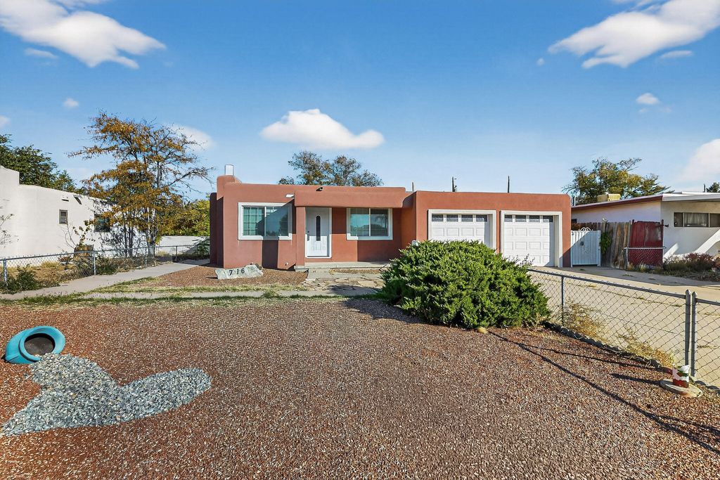 716 Georgia Street SE, Albuquerque, NM 87108