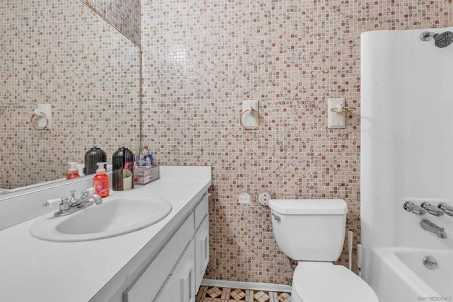 607 E J St, Chula Vista, CA 91910