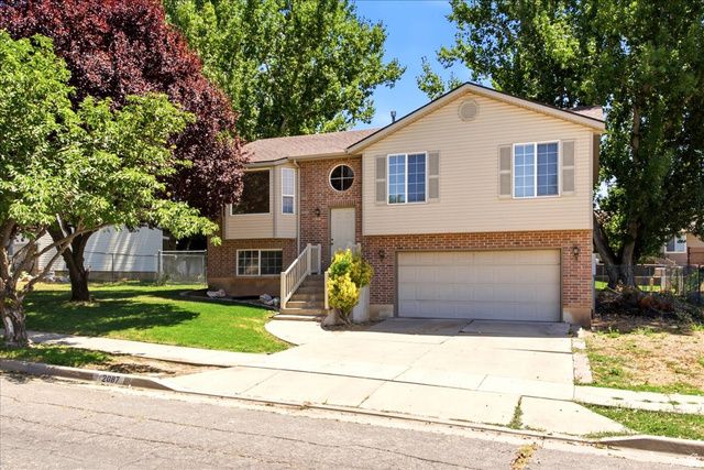 2087 W 1630 N, Clinton, UT 84015