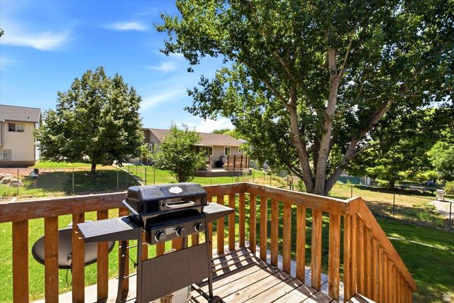 2087 W 1630 N, Clinton, UT 84015