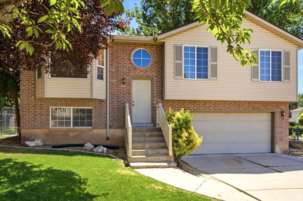2087 W 1630 N, Clinton, UT 84015