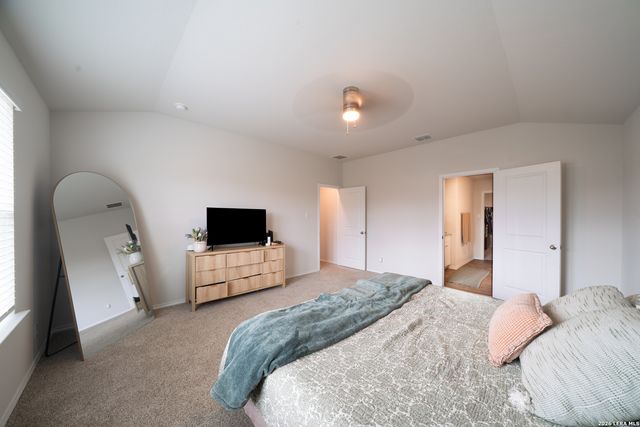 214 Legendary Trail Loop, Floresville, TX 78114