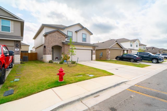 214 Legendary Trail Loop, Floresville, TX 78114