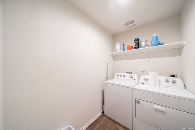 214 Legendary Trail Loop, Floresville, TX 78114