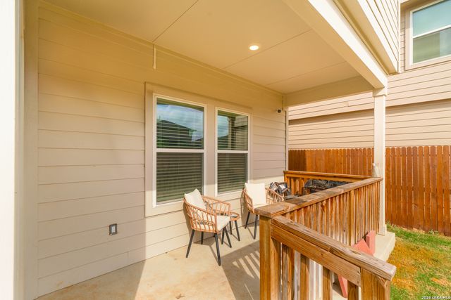 214 Legendary Trail Loop, Floresville, TX 78114
