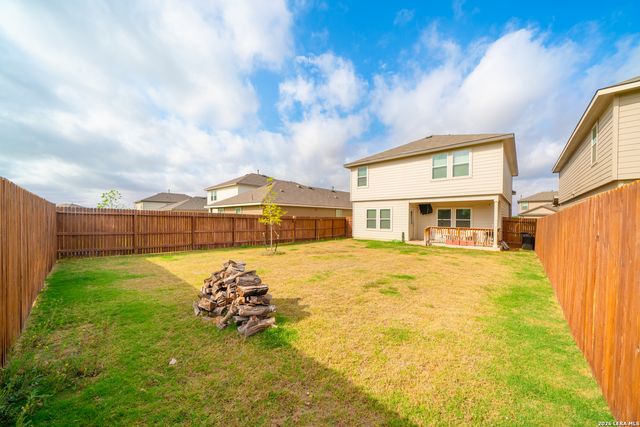 214 Legendary Trail Loop, Floresville, TX 78114