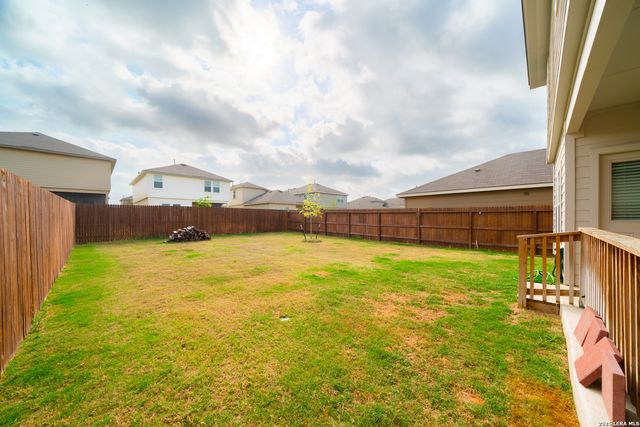 214 Legendary Trail Loop, Floresville, TX 78114