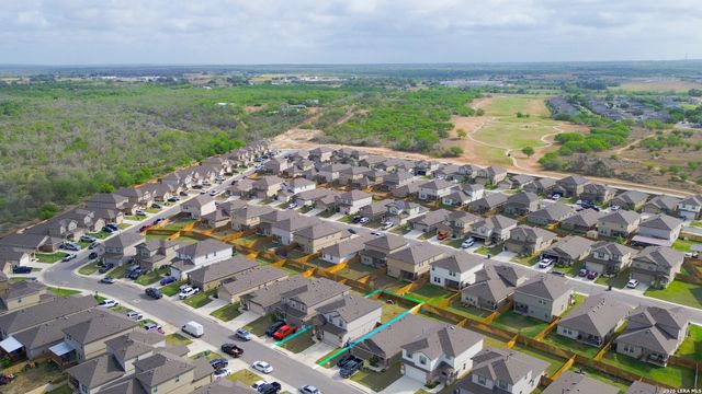 214 Legendary Trail Loop, Floresville, TX 78114