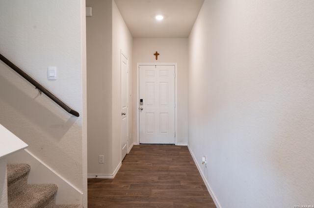 214 Legendary Trail Loop, Floresville, TX 78114