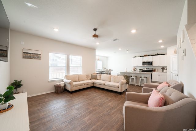 214 Legendary Trail Loop, Floresville, TX 78114