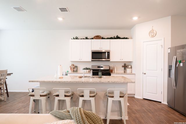 214 Legendary Trail Loop, Floresville, TX 78114