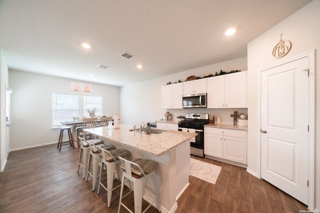 214 Legendary Trail Loop, Floresville, TX 78114