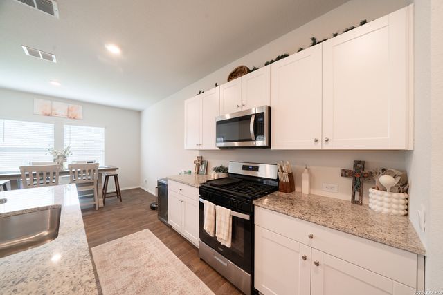214 Legendary Trail Loop, Floresville, TX 78114