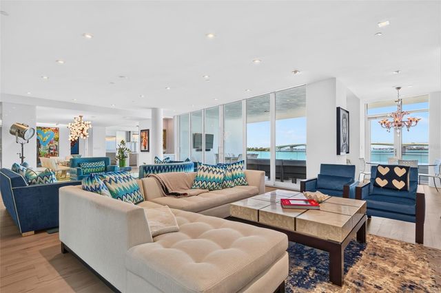 280 GOLDEN GATE POINT 300, Sarasota, FL 34236