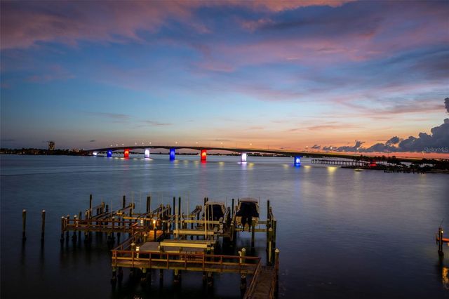 280 GOLDEN GATE POINT 300, Sarasota, FL 34236