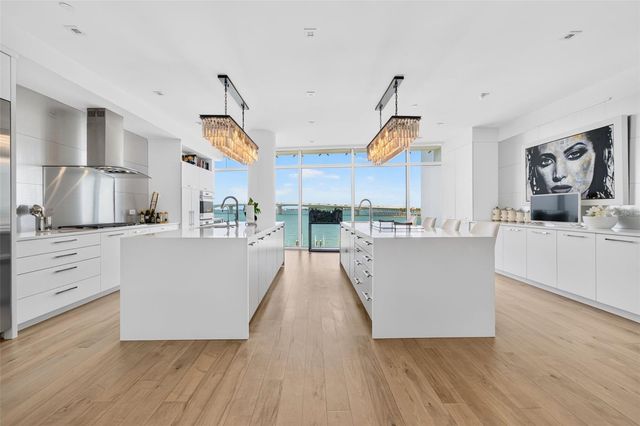 280 GOLDEN GATE POINT 300, Sarasota, FL 34236