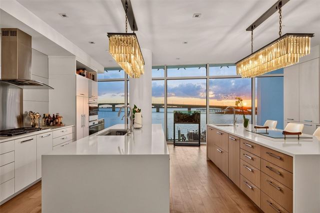280 GOLDEN GATE POINT 300, Sarasota, FL 34236